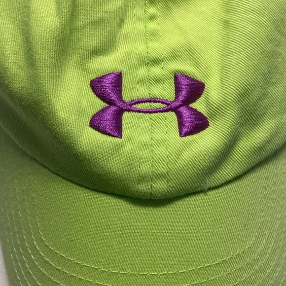 Youth Under Armour hat baseball cap Small stain on inside bill - Picture 4 of 5